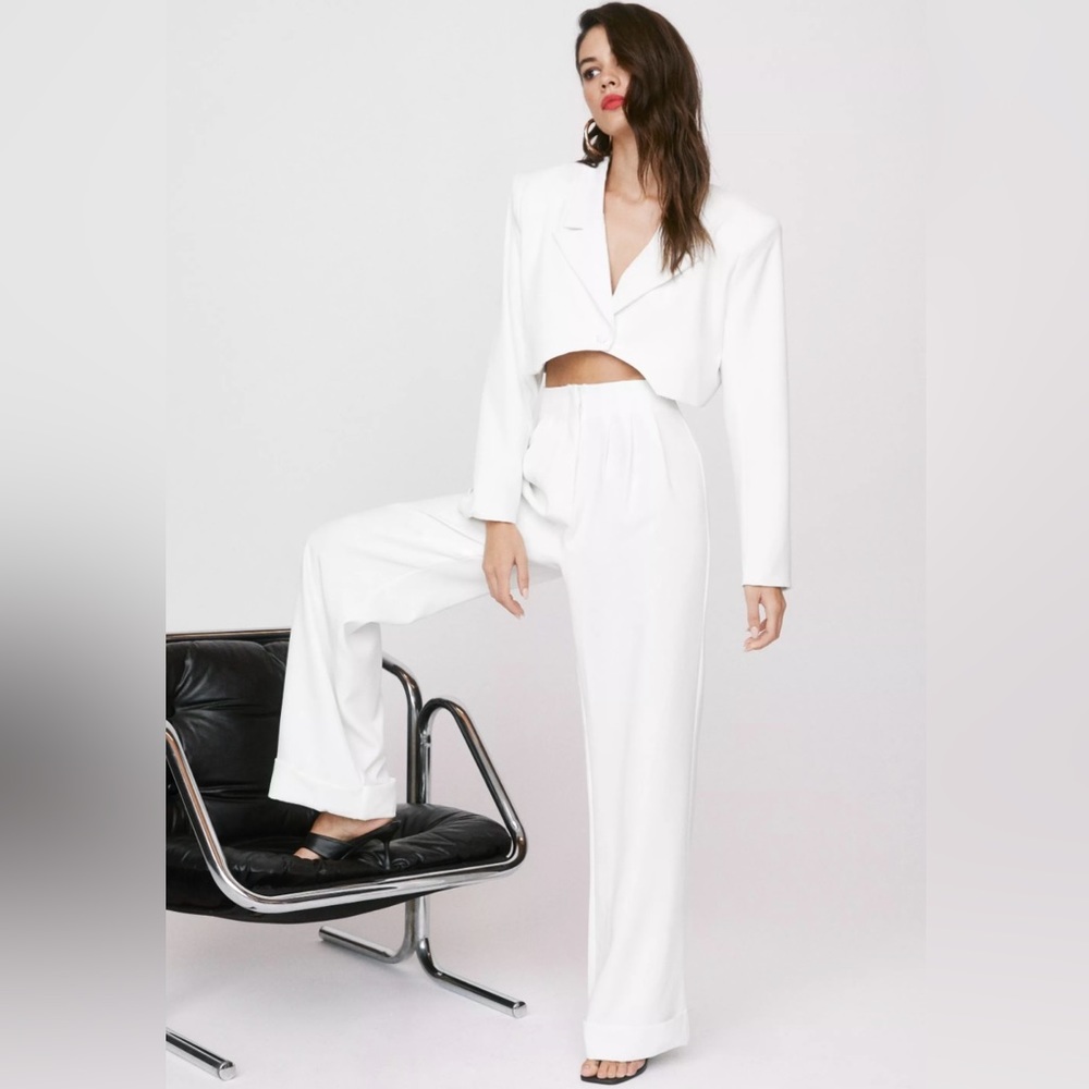 NWT Boxy Shoulder Pad Cropped Blazer with High Waisted Trousers in White